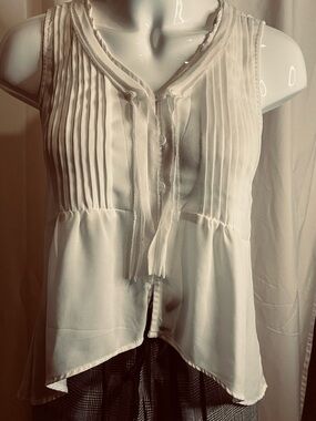 🇨🇦Sleeveless Pleated V-Neck Blouse with Front Tie - White